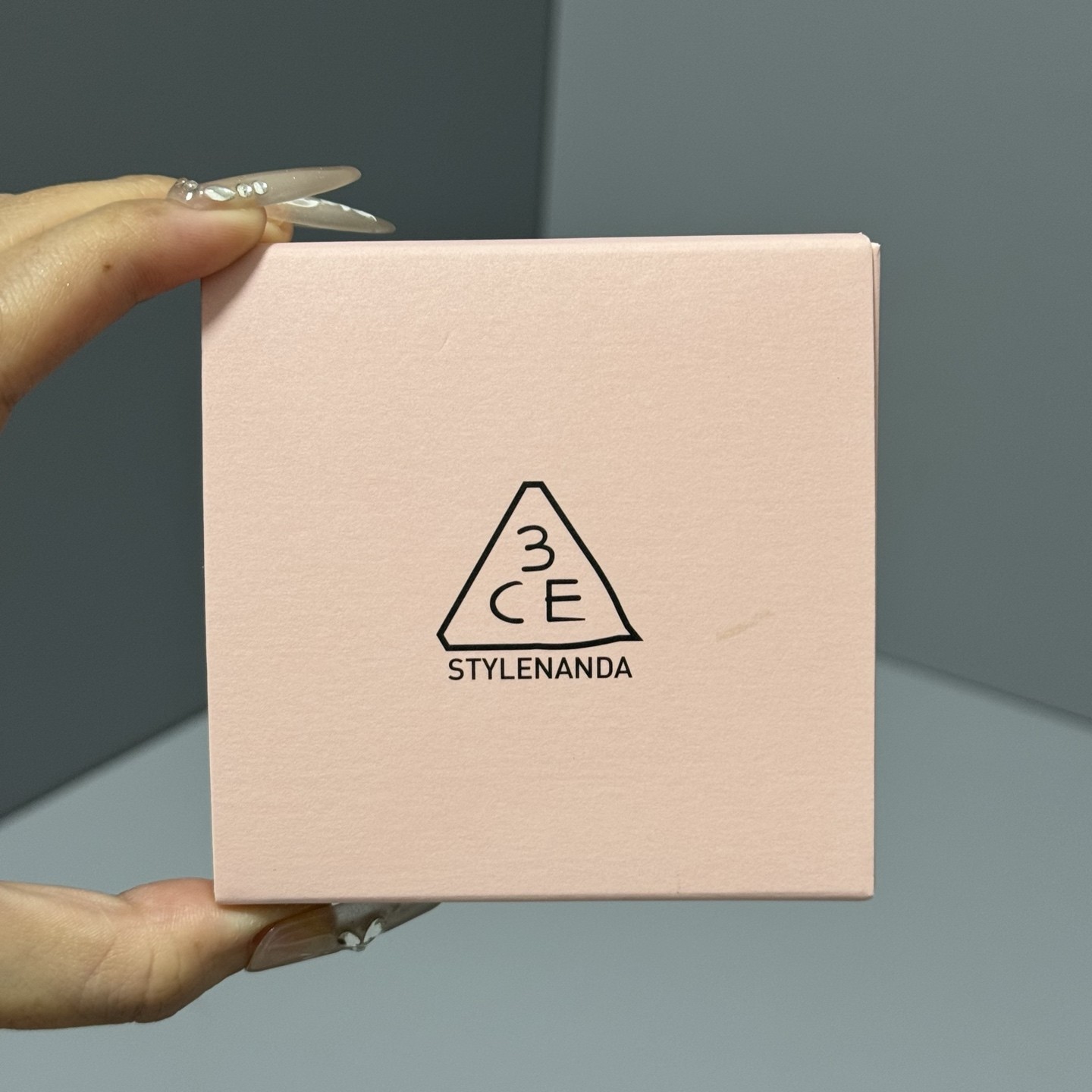 3ce九色眼影盘SO盘实拍现货内配防碎五角塑料板原打盒12个装3ce透明9色眼影清淡樱花妆3ce新品眼影3ce2021年新品透明壳眼影some def粉质软糯，维持3