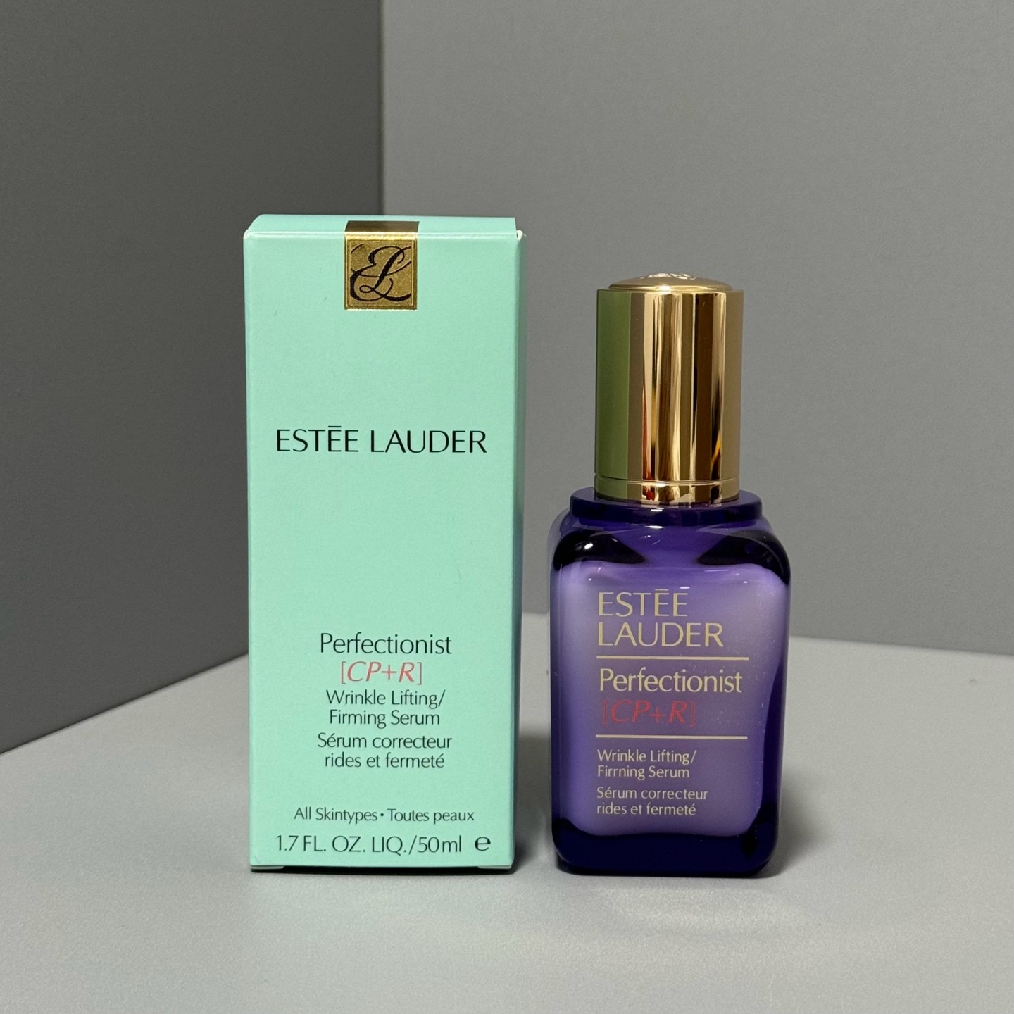 雅诗兰黛小紫瓶精华50ml实拍现货雅诗兰黛精华不是只有小棕瓶好用，这款小紫瓶集合了改善、预防、修复3大功效更有紧致轮廓及抚平细纹之效！比较适