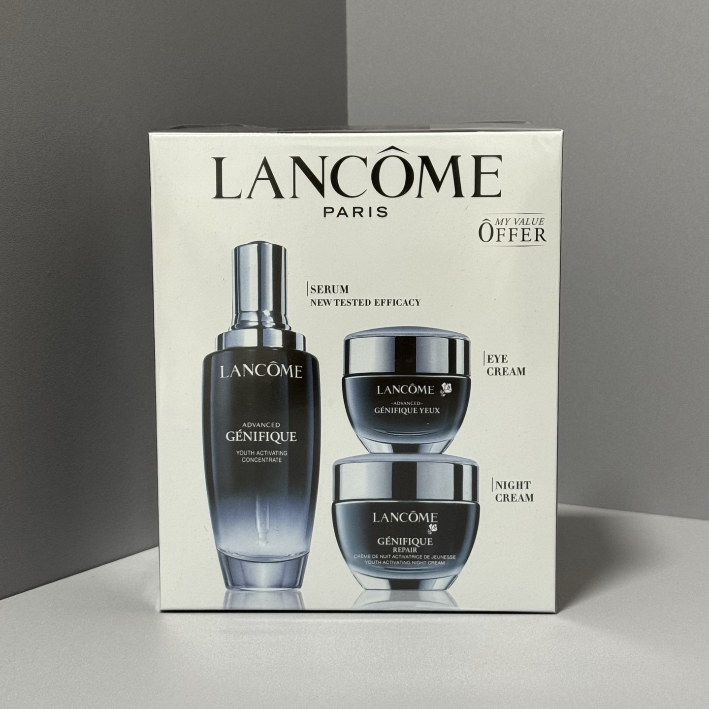 兰蔻小黑瓶三件套实拍到货兰蔻小黑瓶护肤三件套小黑瓶肌底液100ml，眼霜15ml，面霜50ml，兰蔻家的明星系列，这一套主要是针对熟龄肌肤的松弛，衰